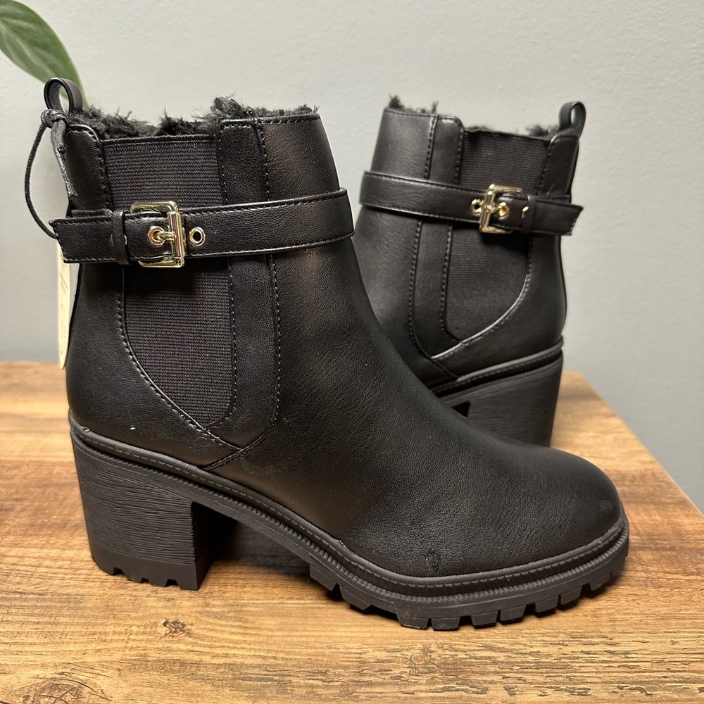 Aldo Qimas Fur Lined Chelsea Boots. Size 8. NWT.